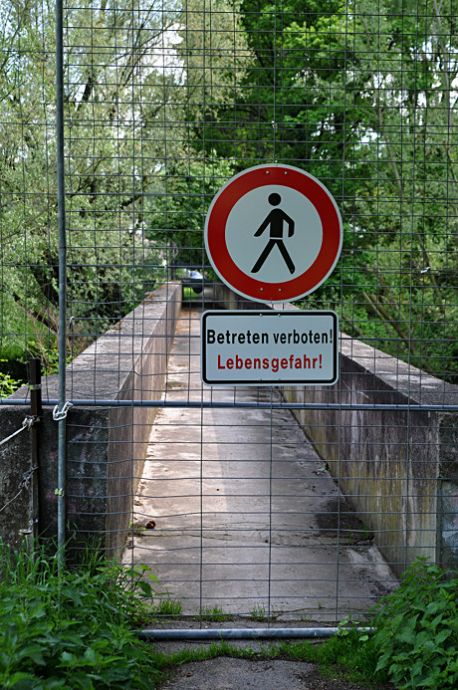 Das Betreten der "Juckelbrücke" ist verboten: Lebensgefahr !