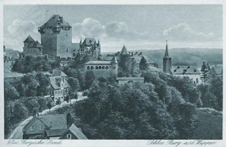 Gesamtansicht Schloss Burg von Norden her: gelaufen 1917 (Kunstverlagsanstalt Bruno Hansmann, Kassel)